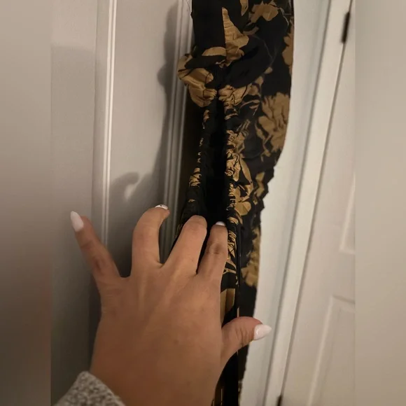 Elegant Black and Gold Floral One-Shoulder Dress - Picture 8 of 10